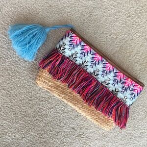 LARGE CLUTCH/HAND WOVENw RAFFIA STRAW & FRINGE & LARGE TASSEL/ NEW